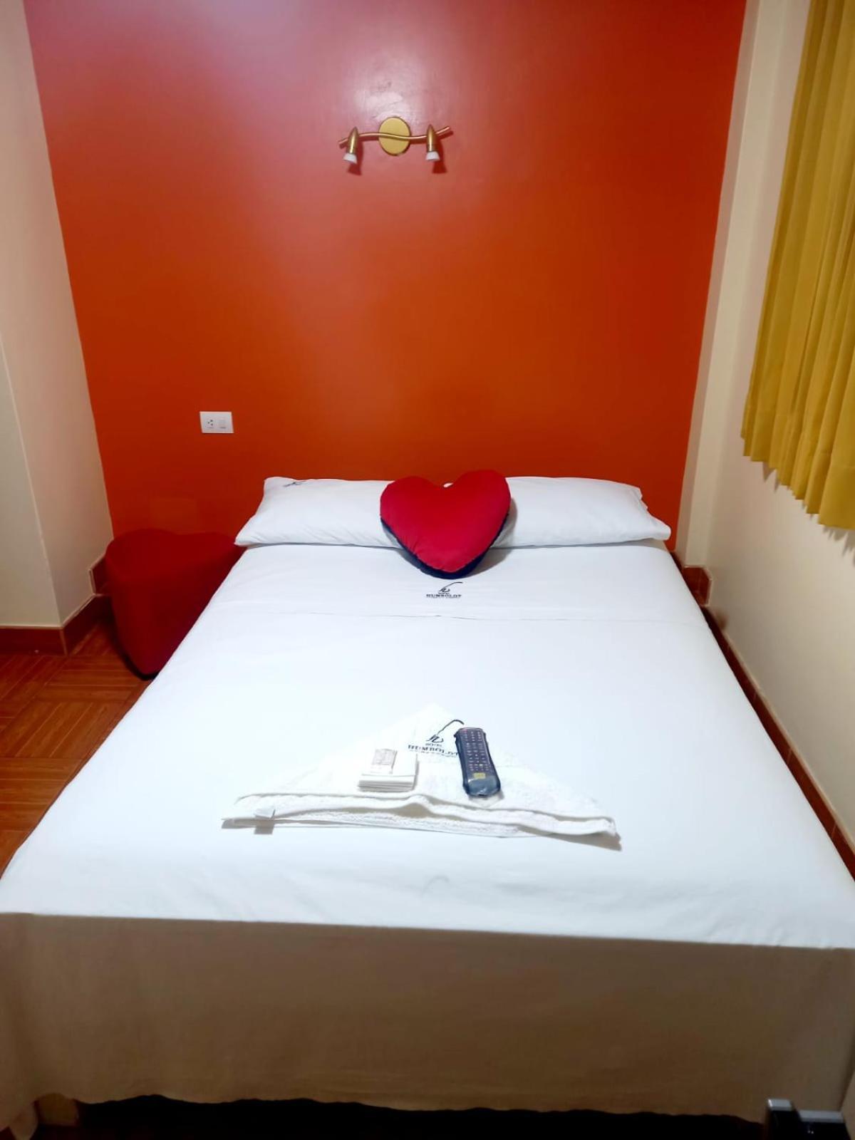 Hotel Humboldt Чиклайо Экстерьер фото