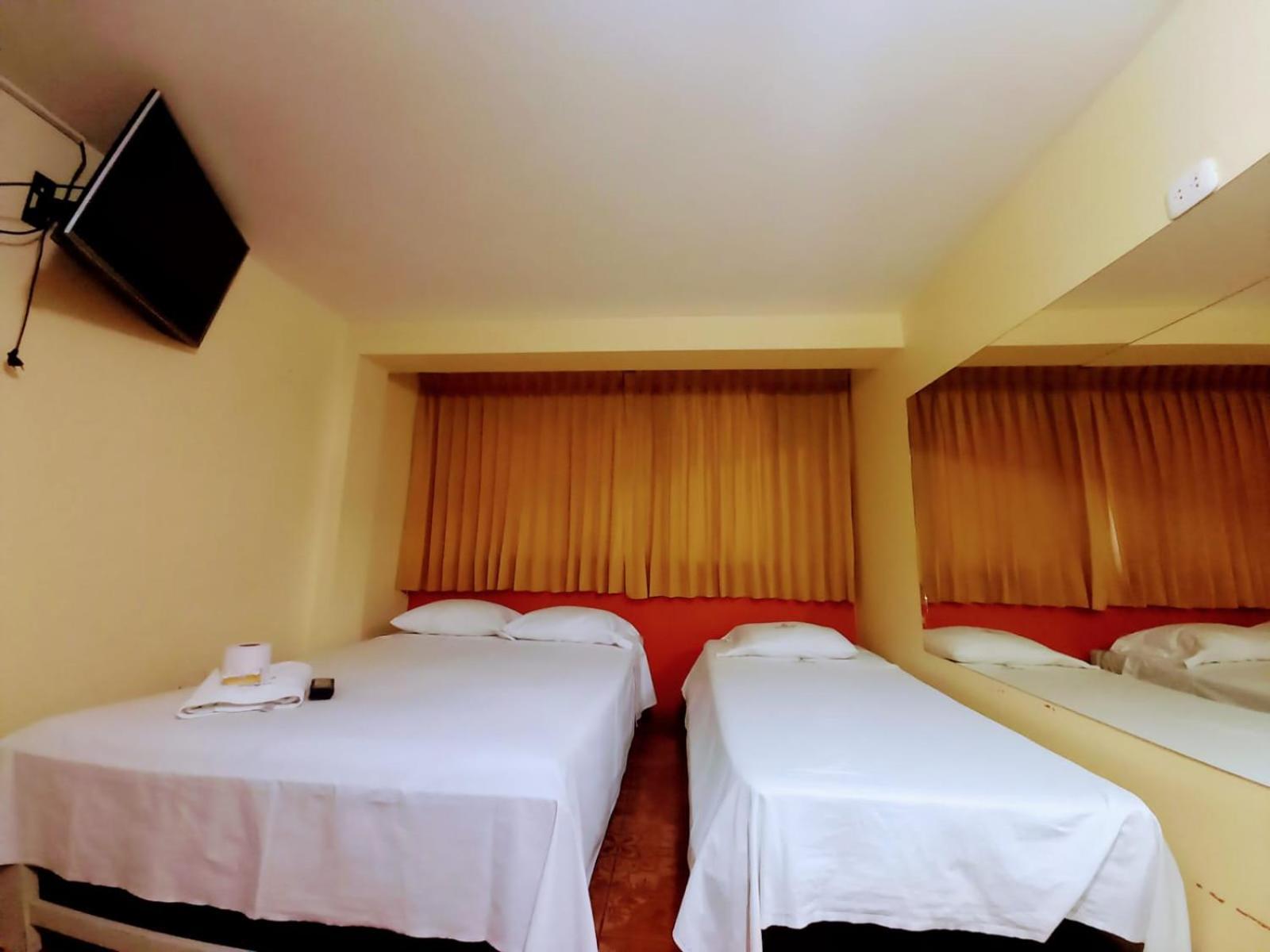 Hotel Humboldt Чиклайо Экстерьер фото